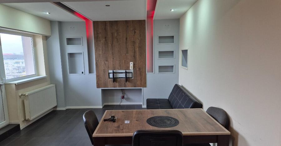 Proprietar , inchiriez apartament , renovat , 4 camere ,zona buna. - 3