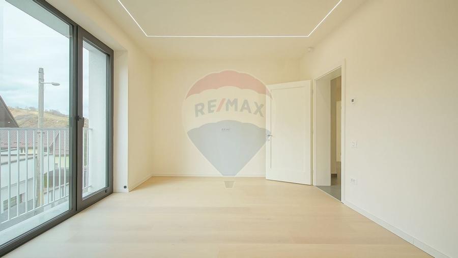 Armonie între tradiție și modernitate – Vilă contemporană în Brasov - 12