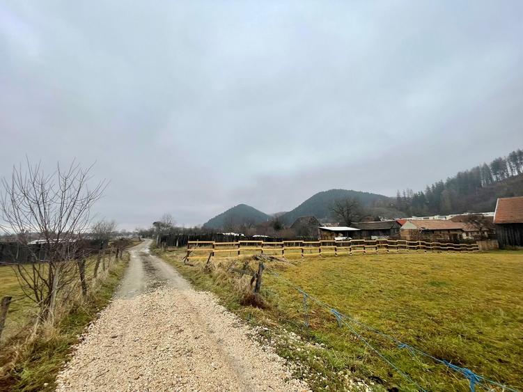 Teren 950mp Rasnov, zona de case ! - 3