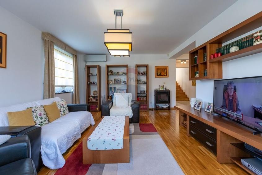 Vilă cu 7 camere de vânzare în zona Centrală Orașul  BUHUȘI - 16