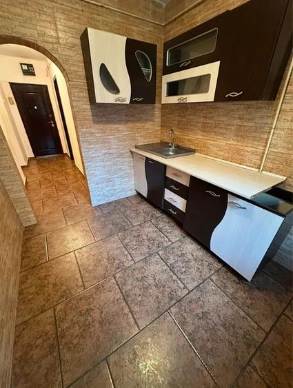 Apartament cu 2 camere, decomandat, zona Dacia - 1