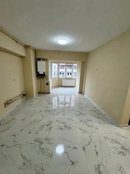 Apartament ULTRACENTRAL-renovat complet potrivit de investitie sau locuinta pers - 3