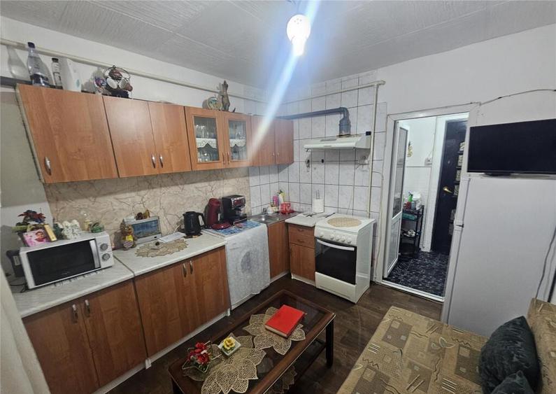 Resita, Garsoniera Mobilata Utilata, Parter, Calea Caransebe - 5