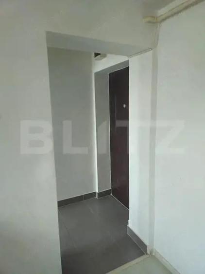 Apartament de vanzare, cu 2 camere, 33 mp, zona Piata 1 Mai - 7