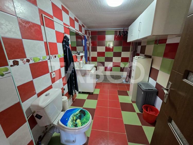 Casa de vanzare cu 6 camere 2 parcari curte libera 200 mp in Selimbar - 7