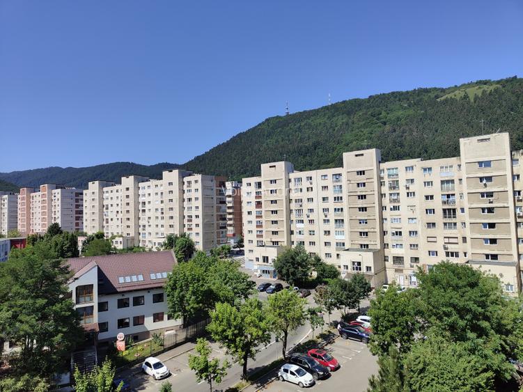 Apartament cu 3 camere decomandat în Răcădău