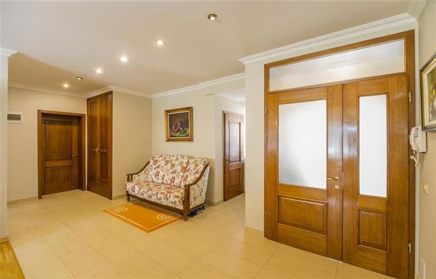 FILM ! Pe armonia a 1.100 mp teren/ gradina, Vila galanta,cu 3 apartamente disti - 7