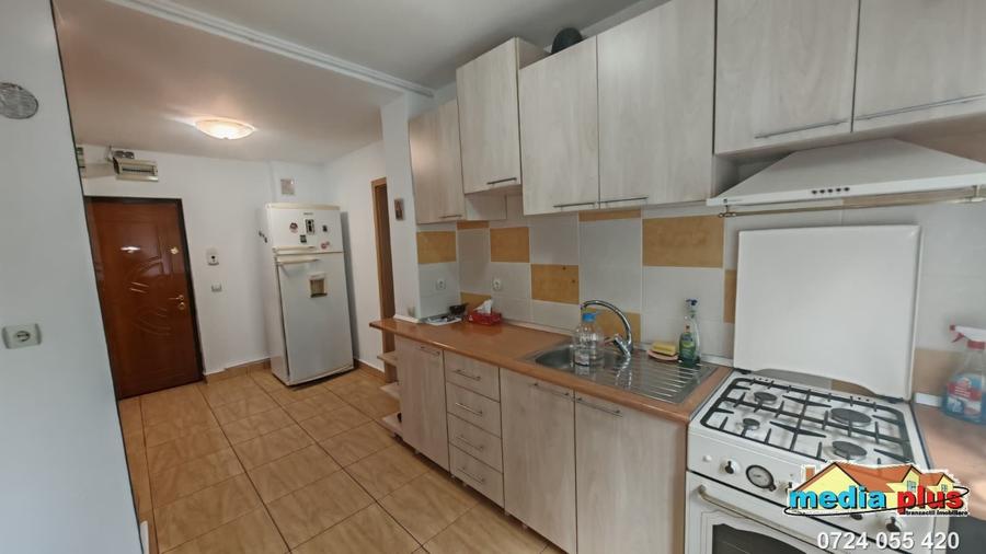 De vânzare apartament 3 camere – zona centrală - 1