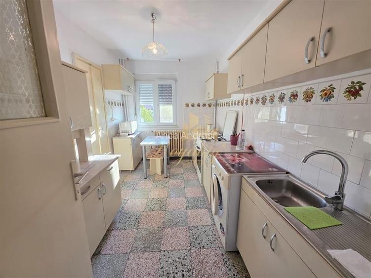 Apartament 3 camere, ETAJ 2, clima, bloc izolat- Zona Complexului Studentesc