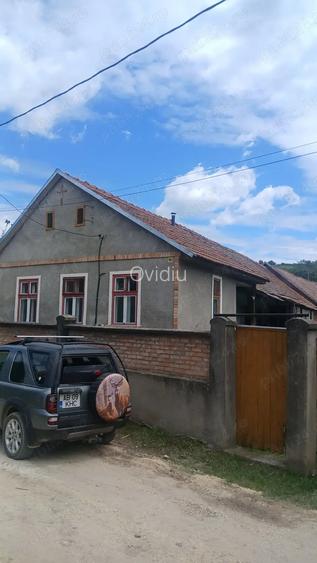 Casa de vanzare la tara