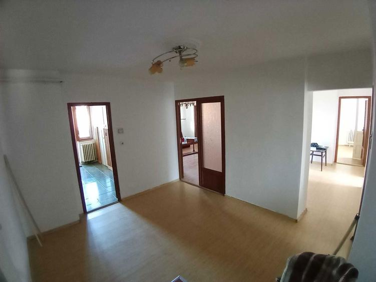 Apartament 4 camere 95MP - etaj 1/8 + garaj - 10