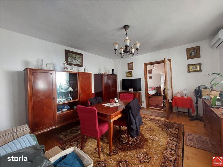 Casă cu 3 camere semidecomandat în Bârzești