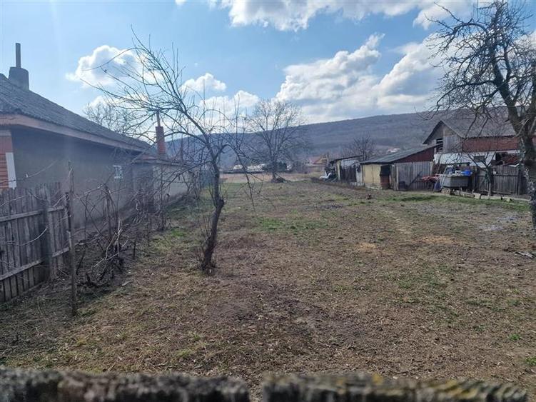 Teren intravilan 2000 mp, deschidere 15,8 ml, zona Hemeius - 3