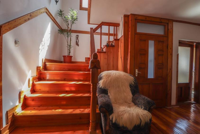 Apartament 4 camere de vânzare în Sinaia, zona Izvor – parter, curte - 4