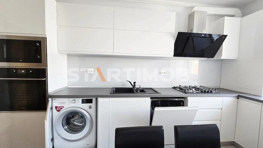 Apartament cu 3 camere decomandat în Tractorul