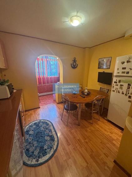 Apartament 4 camere de vânzare – zonă Școala 8 - 1