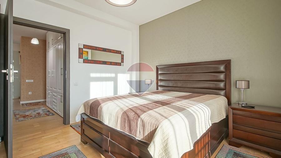 Apartament cu 3 camere decomandat, mobilat în Tractorul