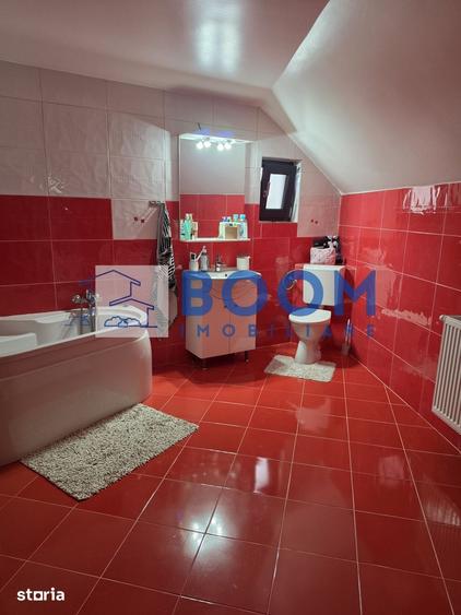 Casă cu 5 camere cu Teren 650 Mp în Dăești