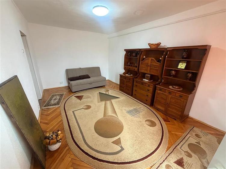 Apartament cu 2 camere decomandat, mobilat în Alexandru cel Bun