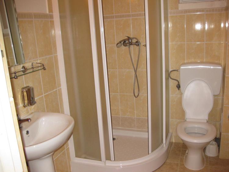 Casă cu 14 camere cu Canalizare în Valea Alba