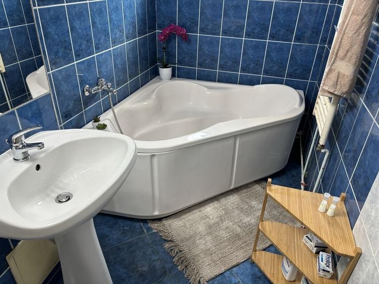 Apartament cu 3 camere decomandat în Astra