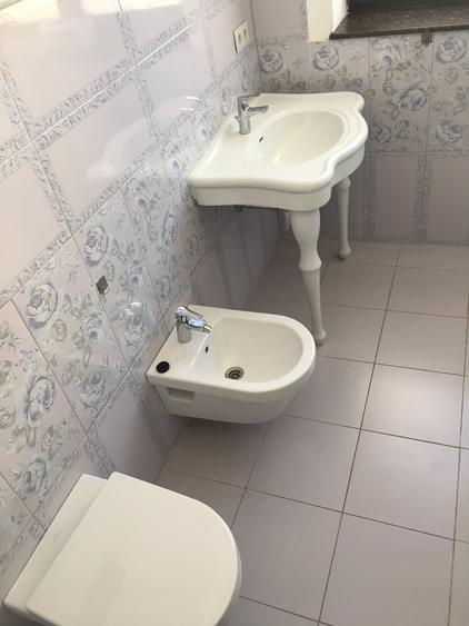 Casă cu 7 camere cu Canalizare în Băneasa