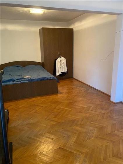 Casă individuală cu 6 camere cu Canalizare în Sisești