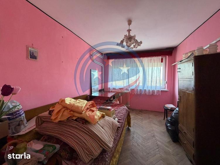 Apartament cu 3 camere decomandat în Valea Rosie