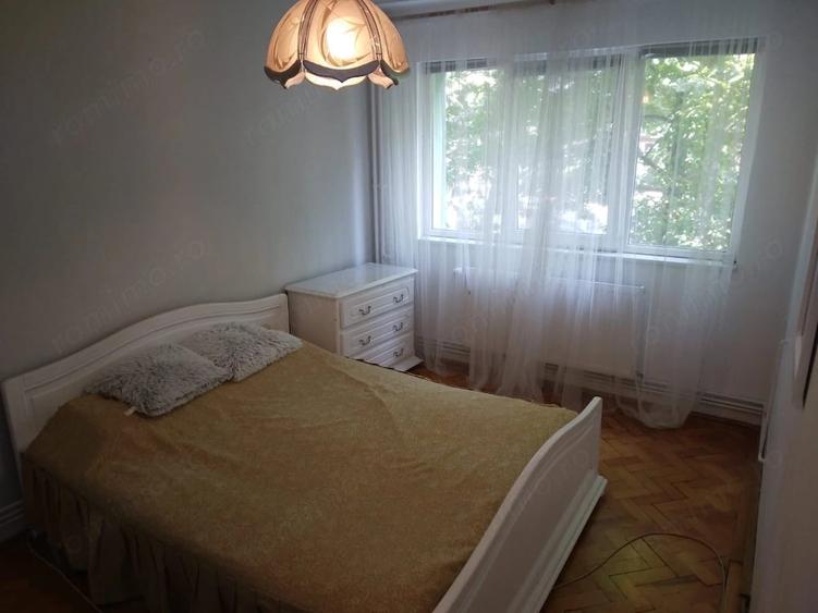 Apartament cu 3 camere în Torontalului