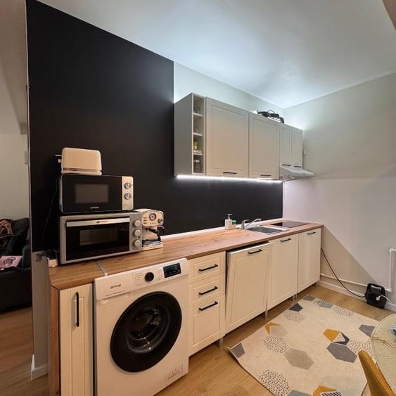 Apartament cu 3 camere semidecomandat, mobilat în Sud
