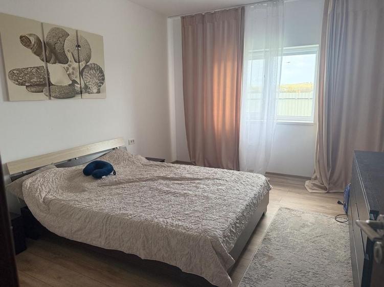 Casă cu 4 camere în Poarta Albă