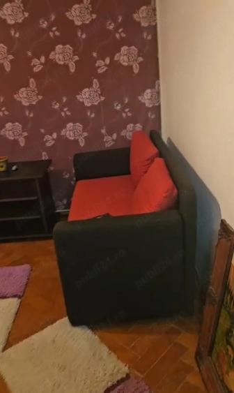 Apartament cu 3 camere semidecomandat în P-ța Doina