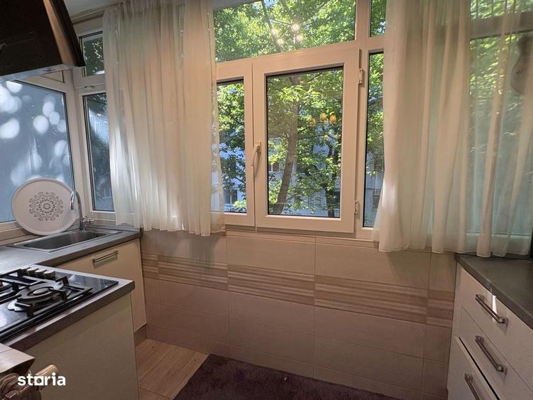 Apartament cu 3 camere decomandat în Central