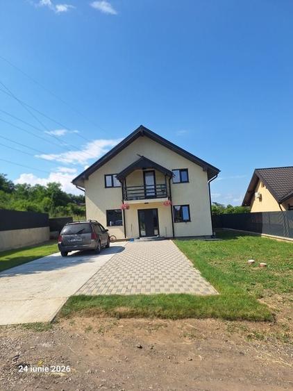 Casă cu 3 camere în Beba Veche