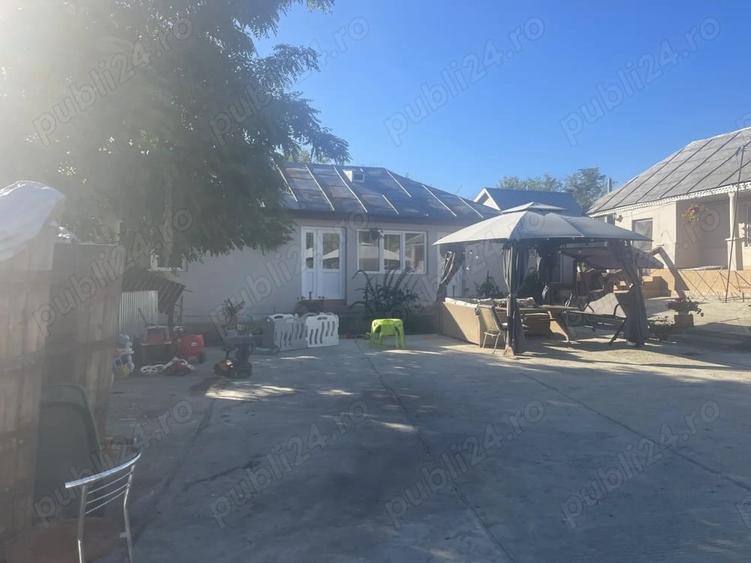Casă cu 6 camere cu Teren 6500 Mp în Nicorești