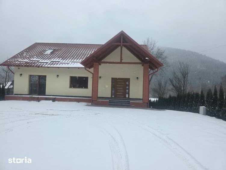 Casă cu 5 camere cu Teren 1800 Mp în Brusturi