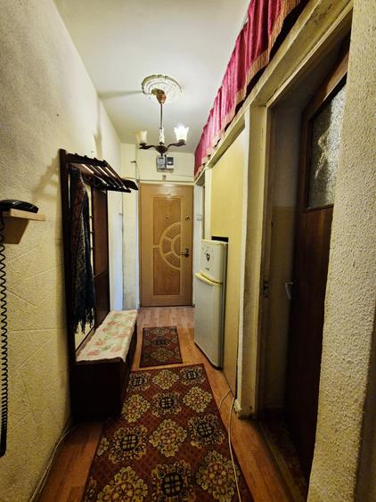 Apartament cu 3 camere semidecomandat în Inel II