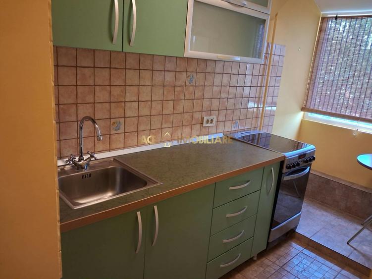 Apartament cu 2 camere semidecomandat, mobilat în Ultracentral