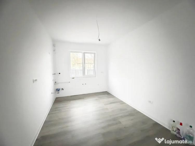 Casă cu 4 camere cu Teren 16 Mp în Utvin