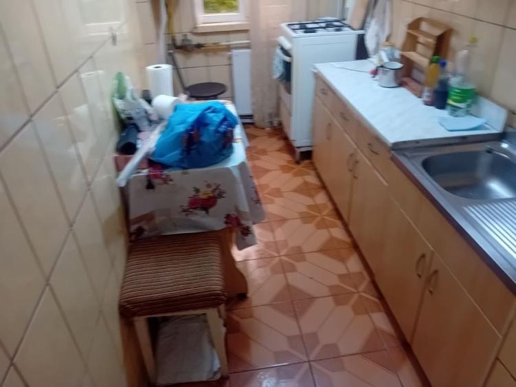 Apartament cu 3 camere semidecomandat în Dărmănești
