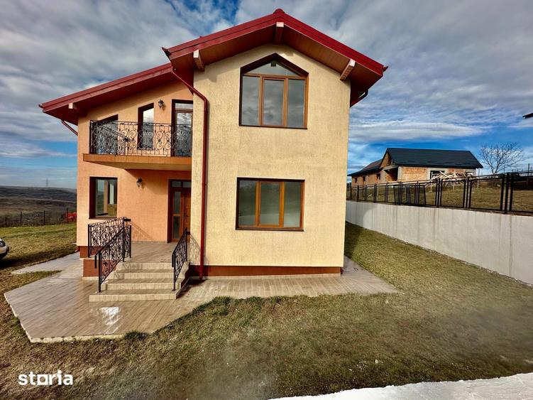 Casă cu 5 camere cu Teren 760 Mp în Miroslava