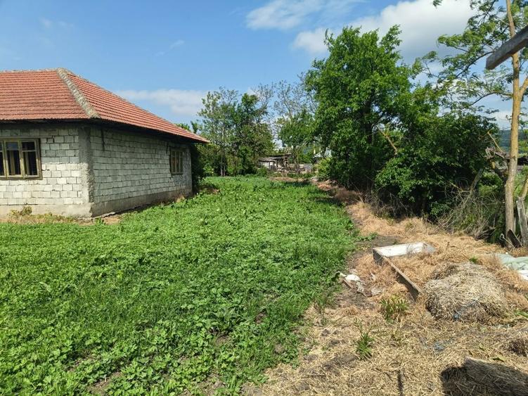 Casă cu 4 camere în Crețești