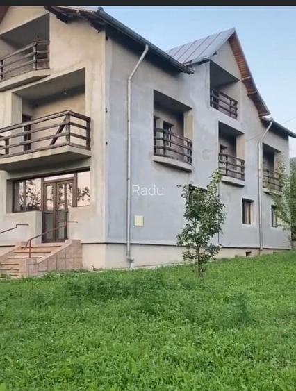 Casă cu 7 camere în Cerașu Casă cu 7 camere în Cerașu