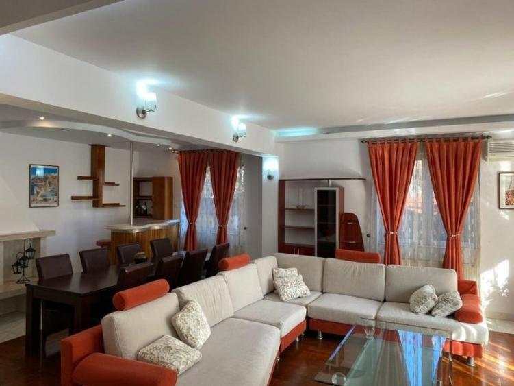 Zona Baneasa,Vila, superba, spatioasa, piscina,curte generoasa,etc.. - 9
