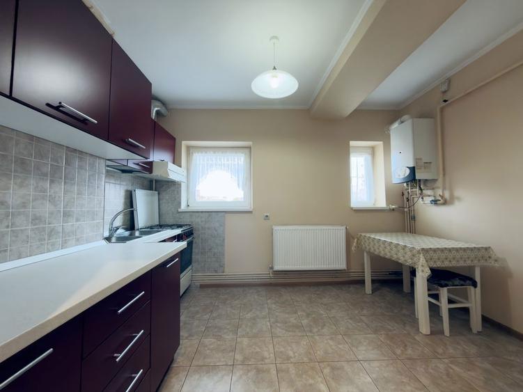 Garsoniera de inchiriat in zona Tractorul la et 2 cu boxa,pod si curte comuna - 5