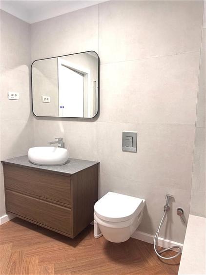 Apartament cu 3 camere semidecomandat, mobilat în Pipera