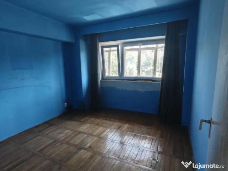 Apartament de vanzare, cu 3 camere spa?ios, etaj 1, zona P - 7