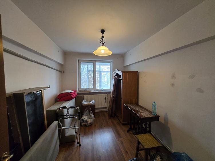 Apartament 3 camere Decomandat Toporasi Etaj 2 - 1