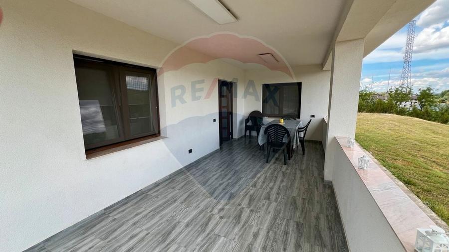 Casă spațioasă P+M și teren generos de 4151 mp în Tg. Bujor Galați - 2