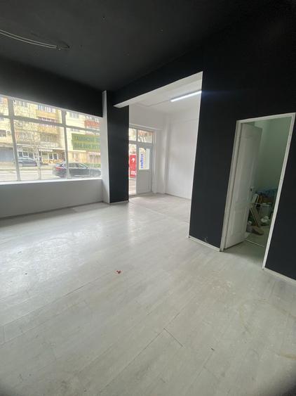 De inchiriat , disponibil imediat . - 8